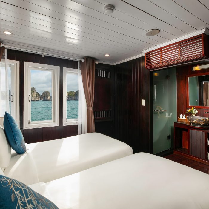 Paloma Cruise 2D1N- Bai Tu Long Bay11